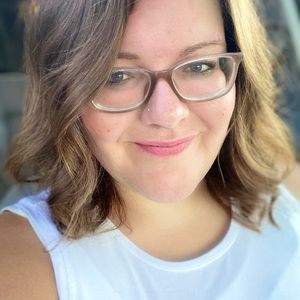 Meet your Posher, Carrie